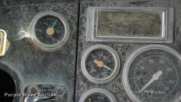 image for item DF1581 1990 Ford L9000 dump truck