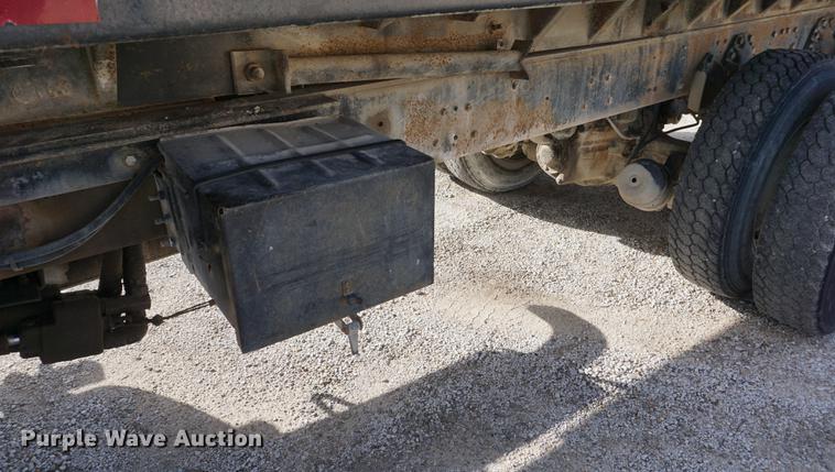 image for item DF1581 1990 Ford L9000 dump truck