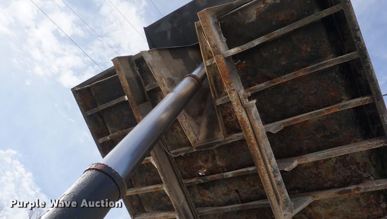 image for item DF1581 1990 Ford L9000 dump truck