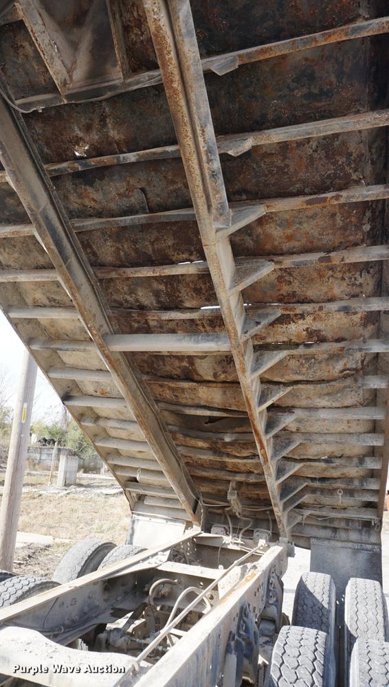 image for item DF1581 1990 Ford L9000 dump truck