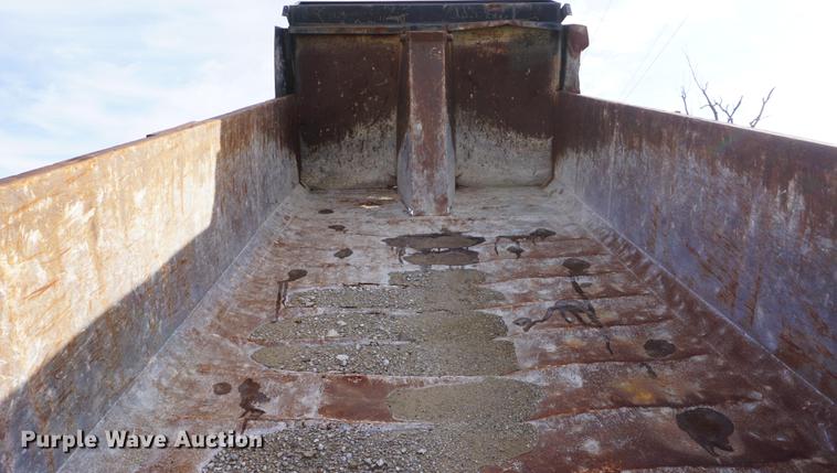 image for item DF1581 1990 Ford L9000 dump truck