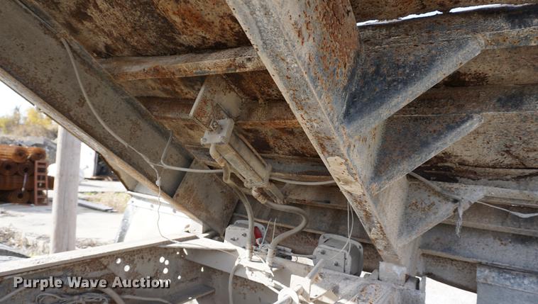 image for item DF1581 1990 Ford L9000 dump truck