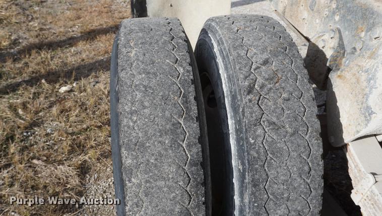 image for item DF1581 1990 Ford L9000 dump truck