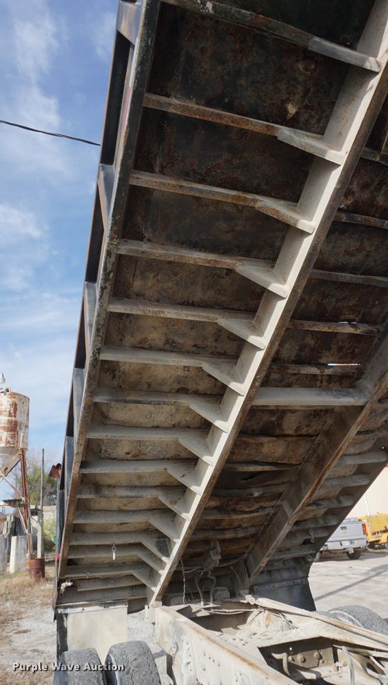 image for item DF1581 1990 Ford L9000 dump truck