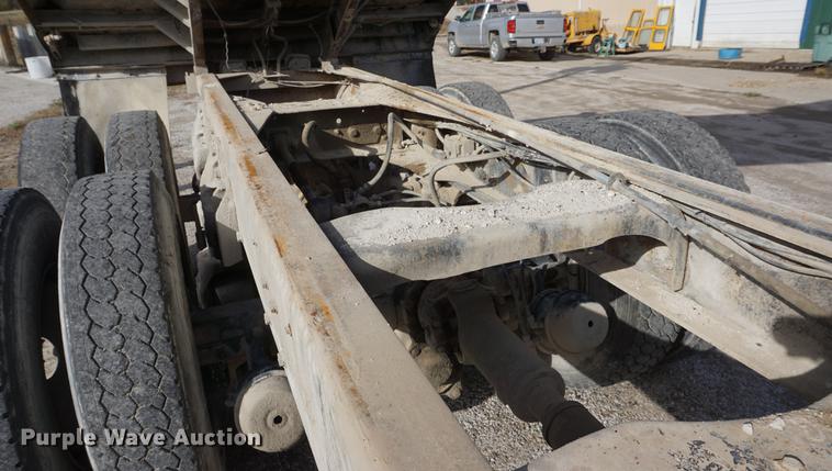 image for item DF1581 1990 Ford L9000 dump truck