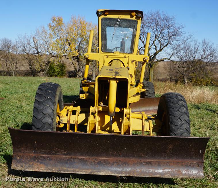 image for item DF1590 John Deere 570 motor grader