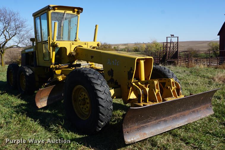 image for item DF1590 John Deere 570 motor grader