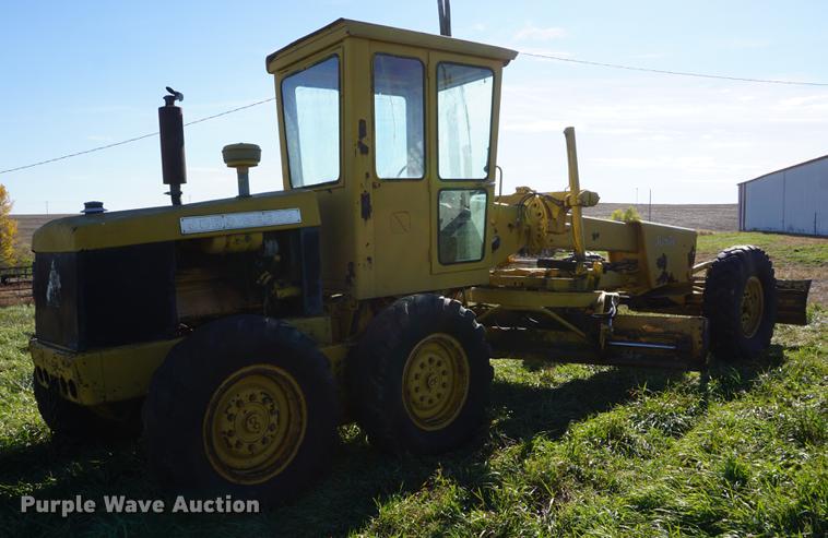 image for item DF1590 John Deere 570 motor grader