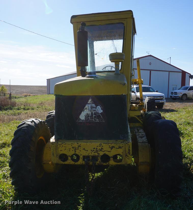 image for item DF1590 John Deere 570 motor grader