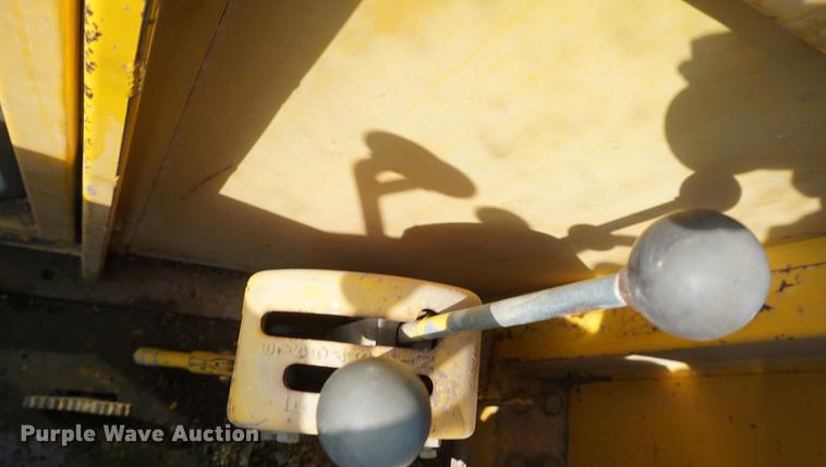 image for item DF1590 John Deere 570 motor grader