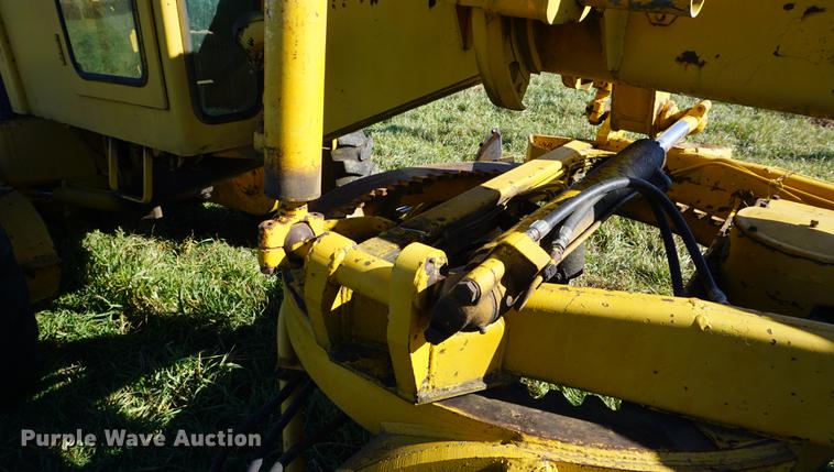 image for item DF1590 John Deere 570 motor grader