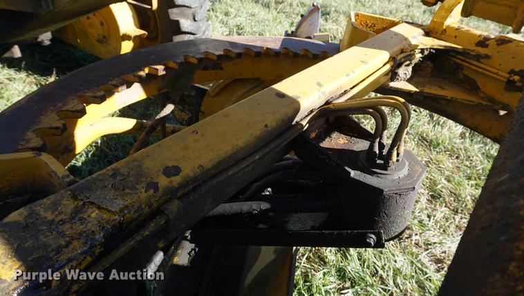 image for item DF1590 John Deere 570 motor grader