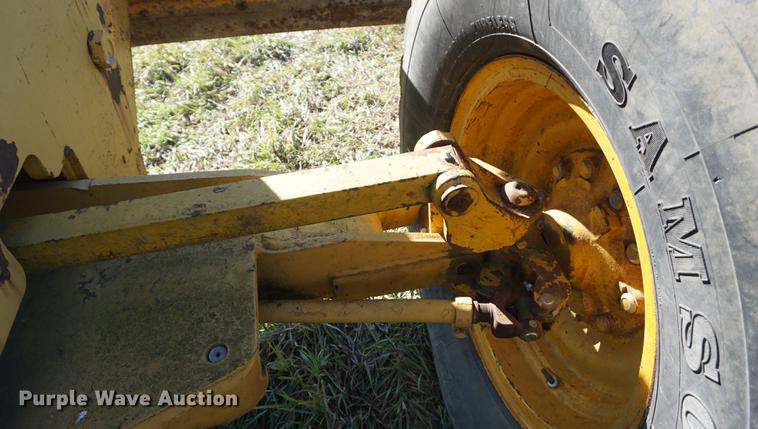 image for item DF1590 John Deere 570 motor grader