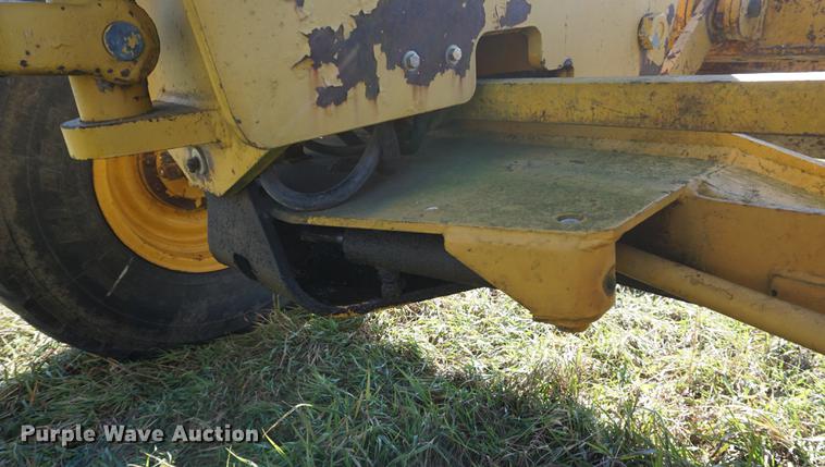 image for item DF1590 John Deere 570 motor grader