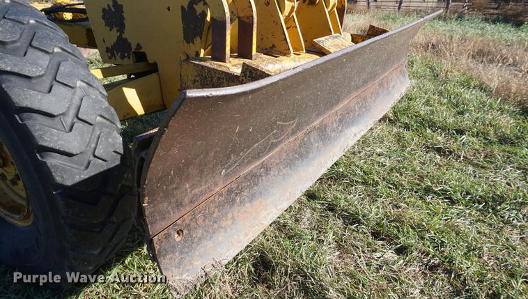 image for item DF1590 John Deere 570 motor grader