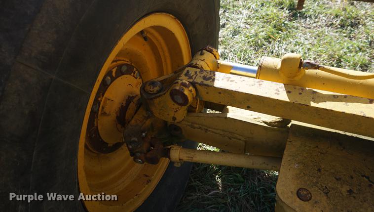 image for item DF1590 John Deere 570 motor grader