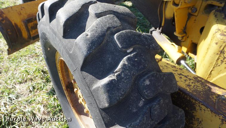 image for item DF1590 John Deere 570 motor grader