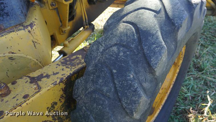 image for item DF1590 John Deere 570 motor grader