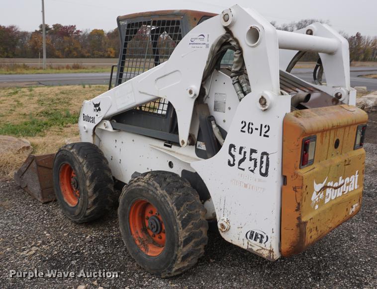 image for item DF1592 2002 Bobcat S250 skid steer