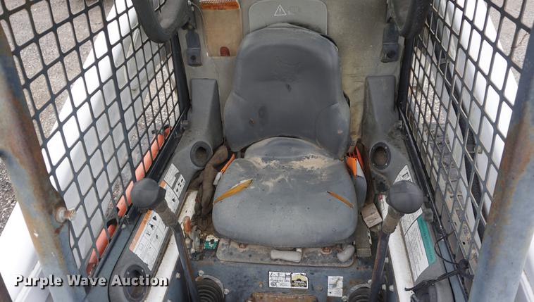 image for item DF1592 2002 Bobcat S250 skid steer