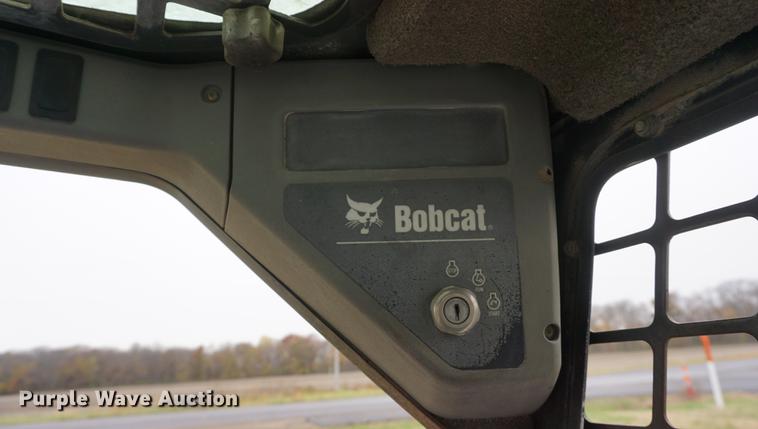 image for item DF1592 2002 Bobcat S250 skid steer