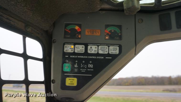 image for item DF1592 2002 Bobcat S250 skid steer