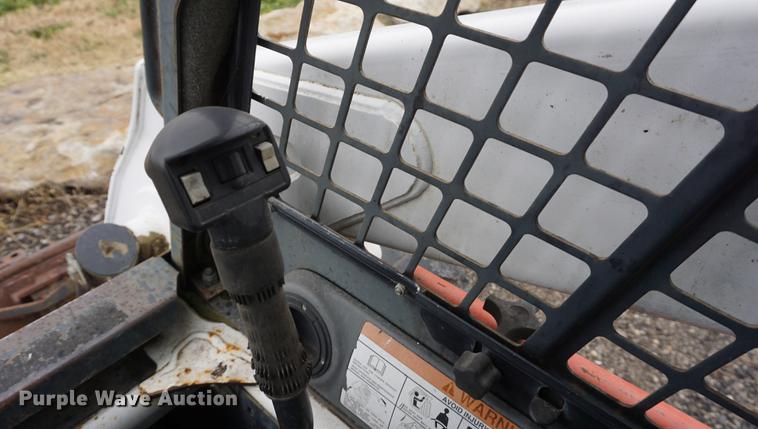 image for item DF1592 2002 Bobcat S250 skid steer