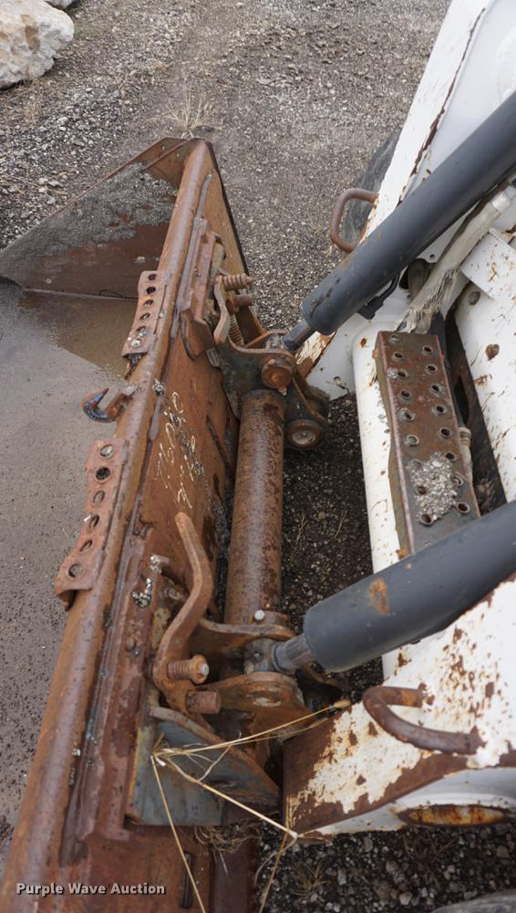 image for item DF1592 2002 Bobcat S250 skid steer