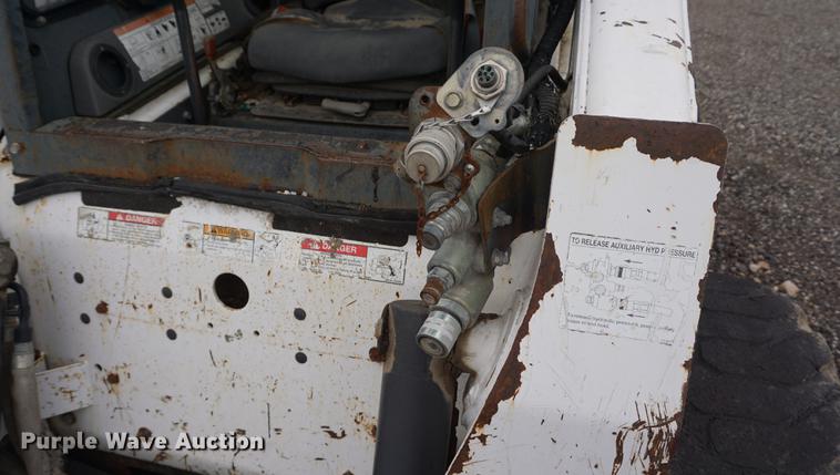 image for item DF1592 2002 Bobcat S250 skid steer