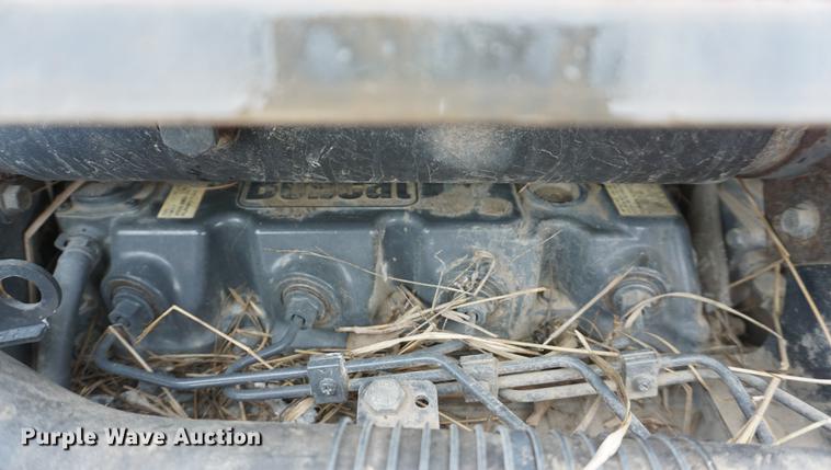 image for item DF1592 2002 Bobcat S250 skid steer
