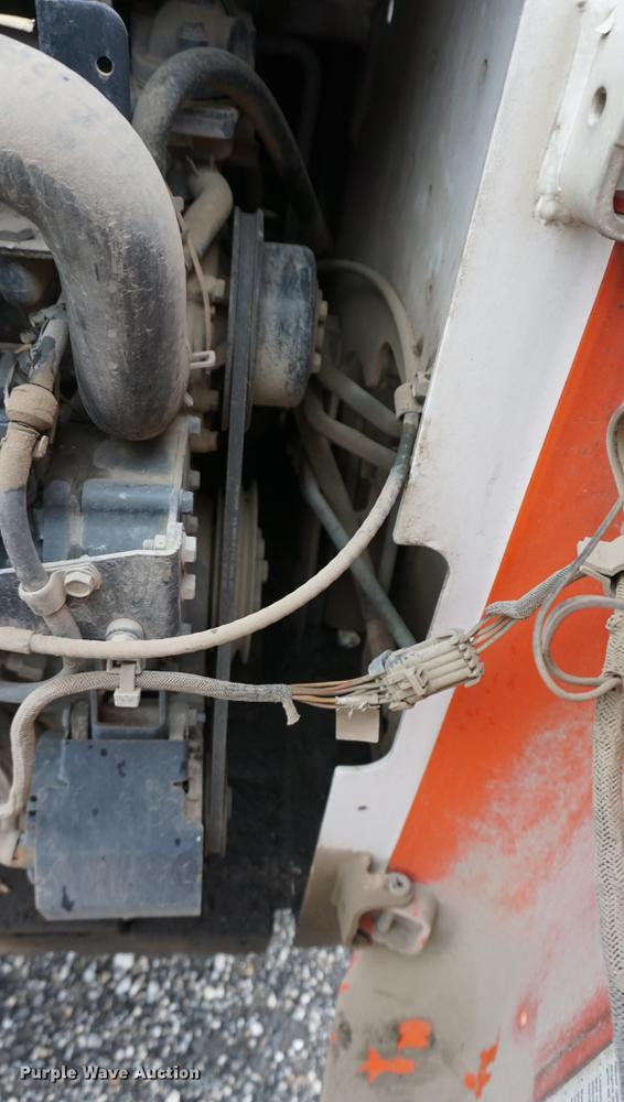 image for item DF1592 2002 Bobcat S250 skid steer