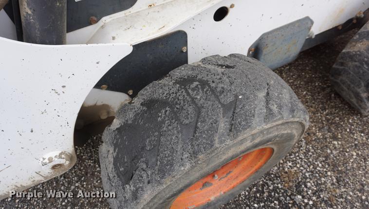 image for item DF1592 2002 Bobcat S250 skid steer