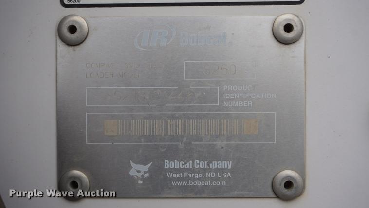 image for item DF1592 2002 Bobcat S250 skid steer