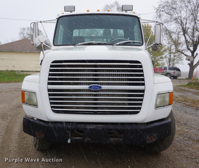 image for item DF1596 1993 Ford L9000 flatbed truck