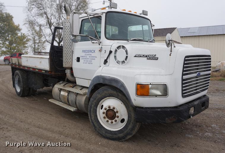 image for item DF1596 1993 Ford L9000 flatbed truck