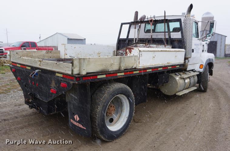 image for item DF1596 1993 Ford L9000 flatbed truck