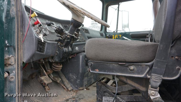 image for item DF1596 1993 Ford L9000 flatbed truck