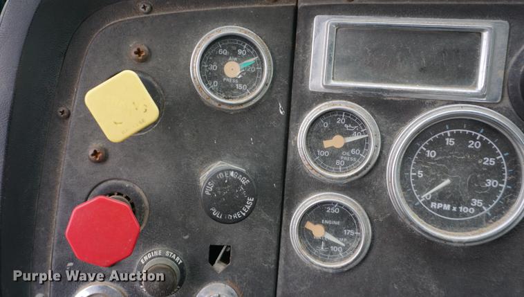 image for item DF1596 1993 Ford L9000 flatbed truck