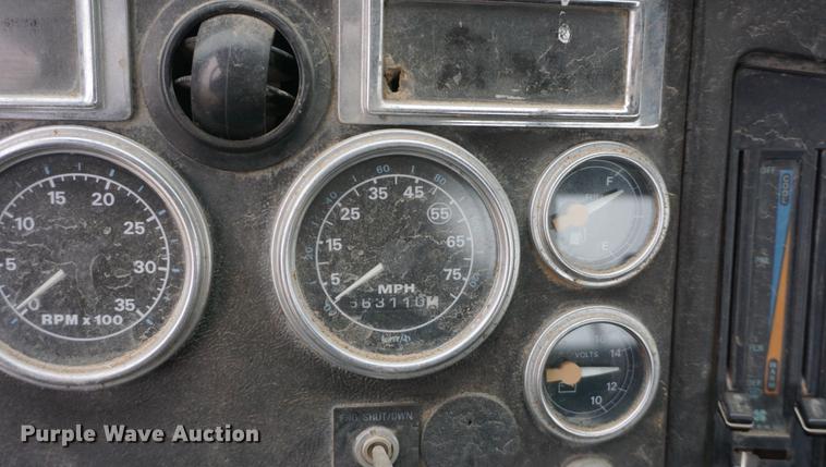 image for item DF1596 1993 Ford L9000 flatbed truck