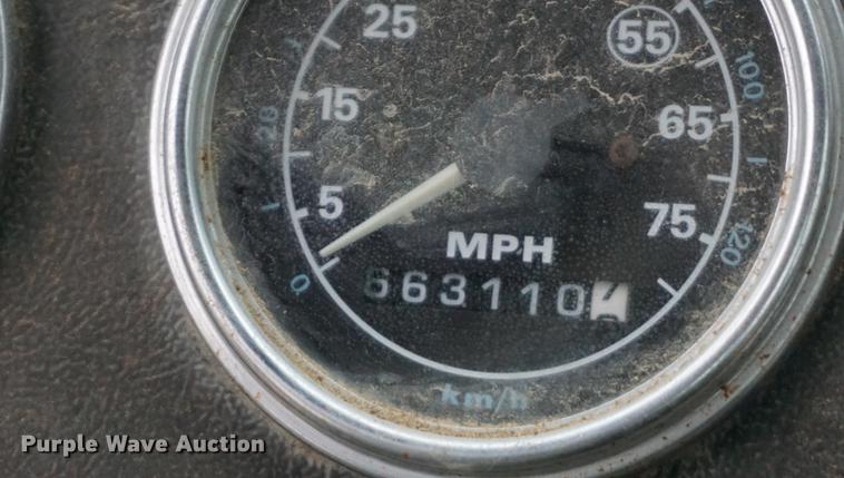 image for item DF1596 1993 Ford L9000 flatbed truck