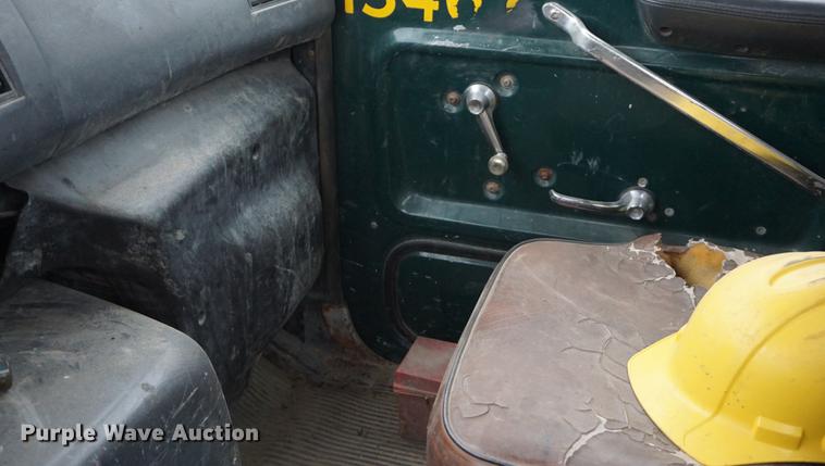 image for item DF1596 1993 Ford L9000 flatbed truck