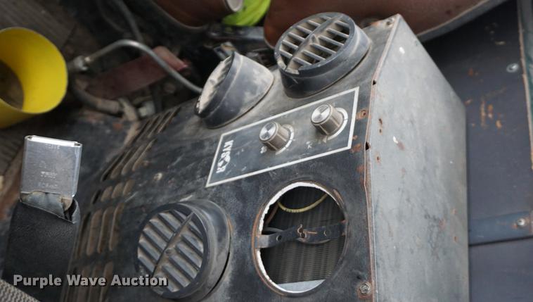 image for item DF1596 1993 Ford L9000 flatbed truck