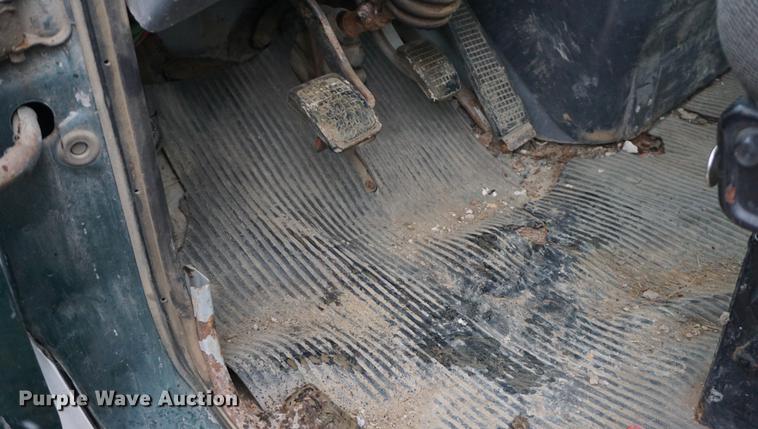 image for item DF1596 1993 Ford L9000 flatbed truck