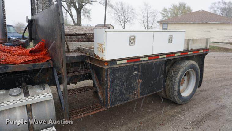 image for item DF1596 1993 Ford L9000 flatbed truck