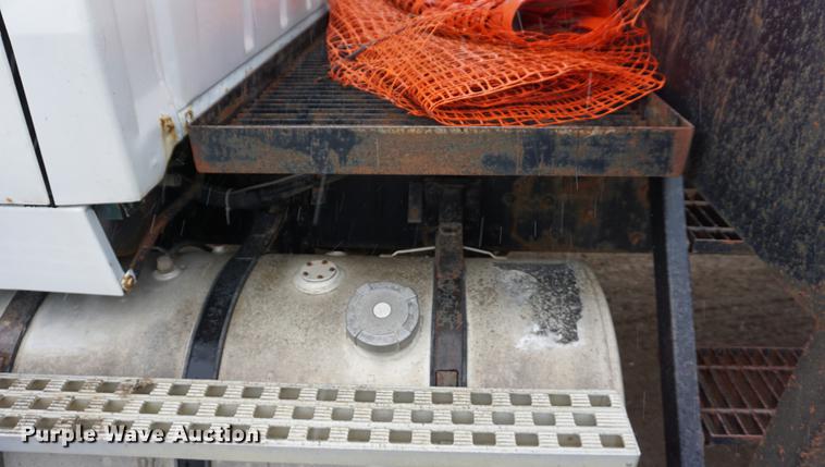 image for item DF1596 1993 Ford L9000 flatbed truck