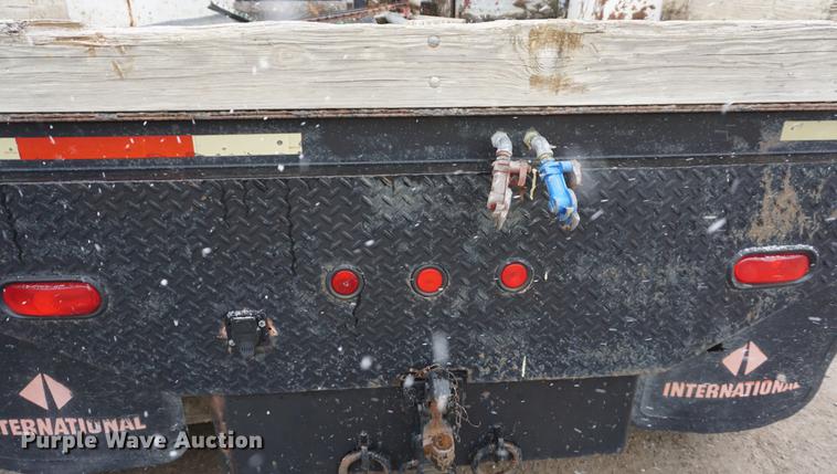 image for item DF1596 1993 Ford L9000 flatbed truck