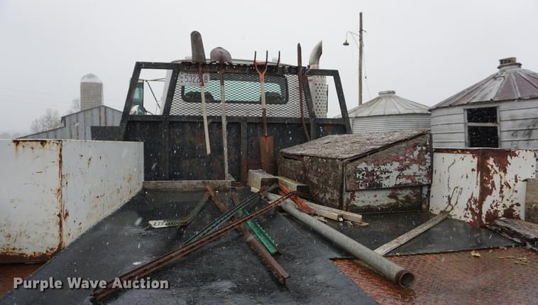 image for item DF1596 1993 Ford L9000 flatbed truck