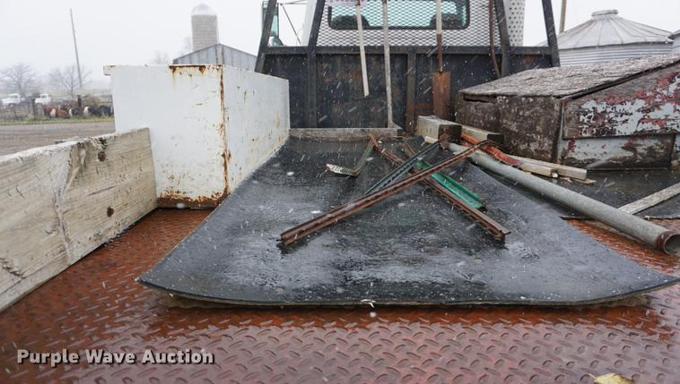 image for item DF1596 1993 Ford L9000 flatbed truck