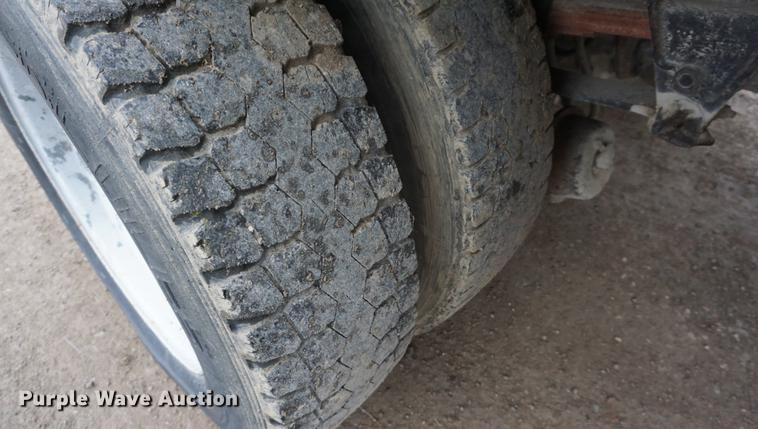 image for item DF1596 1993 Ford L9000 flatbed truck