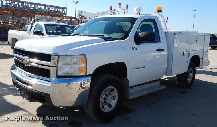 image for item DF1630 2009 Chevrolet Silverado 3500HD utility bed pickup truck